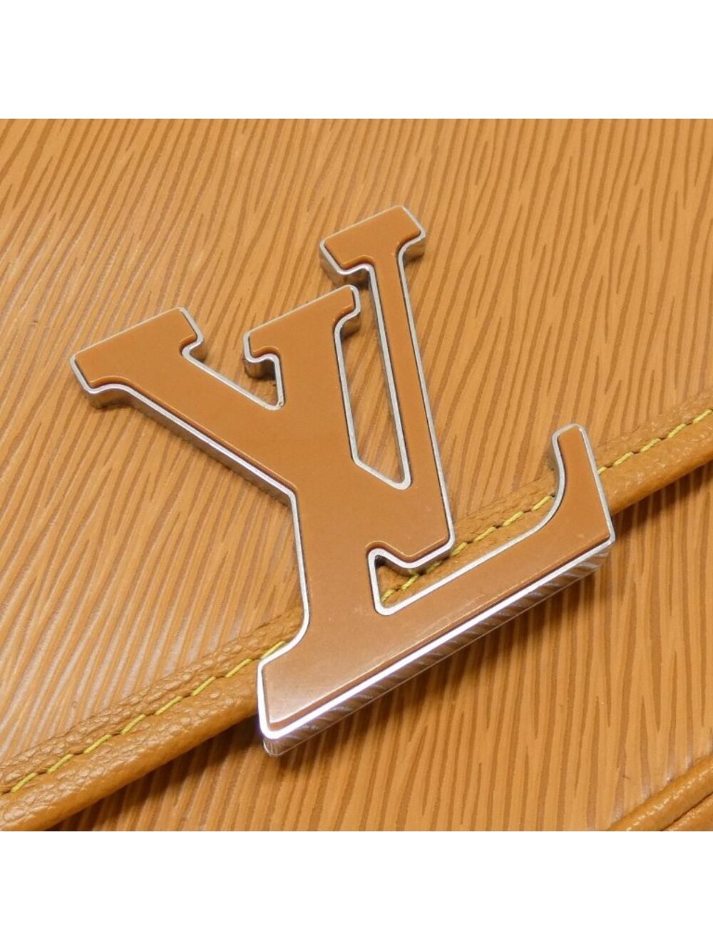 Louis Vuitton Epi Buci Shoulder Bag - Picture 4 of 6